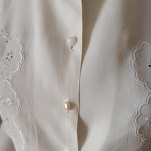 Cargar imagen en el visor de la galería, 1940s - Exquisite Silk Crepe Embroidery Blouse - Sz. 48
