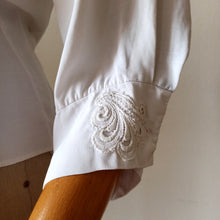 Cargar imagen en el visor de la galería, 1940s - Exquisite White Rayon Blouse - W28 (72cm)