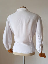 Cargar imagen en el visor de la galería, 1940s - Exquisite White Rayon Blouse - W28 (72cm)