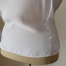 Cargar imagen en el visor de la galería, 1940s - Exquisite White Rayon Blouse - W28 (72cm)