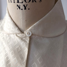 Charger l'image dans la galerie, 1950s - FRENCH DEADSTOCK - Rayon Silk Blouse - Sz 46