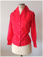 Charger l'image dans la galerie, 1950s - FRENCH DEADSTOCK - Seahorses Buttons Silk Blouse - Sz 40
