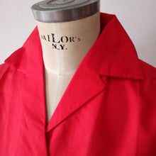 Charger l'image dans la galerie, 1950s - FRENCH DEADSTOCK - Seahorses Buttons Silk Blouse - Sz 40