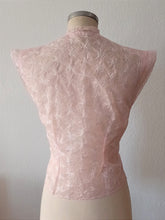 Charger l'image dans la galerie, 1950s - FRENCH DEADSTOCK - Pink Nylon Blouse - Sz 44
