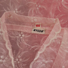 Charger l'image dans la galerie, 1950s - FRENCH DEADSTOCK - Pink Nylon Blouse - Sz 44