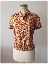 Charger l'image dans la galerie, 1950s - Gorgeous Abstract Rayon Blouse - Sz. 44