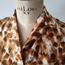 Charger l'image dans la galerie, 1950s - Gorgeous Abstract Rayon Blouse - Sz. 44