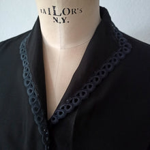 Charger l'image dans la galerie, 1950s - Elegant Black Rayon Blouse - Sz 42