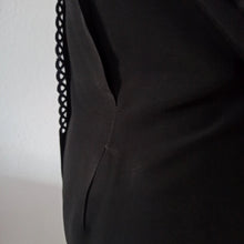 Charger l'image dans la galerie, 1950s - Elegant Black Rayon Blouse - Sz 42