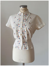 Cargar imagen en el visor de la galería, 1940s 1950s - Outstanding Beauty Embroidered Cotton Blouse - W31 (80cm)