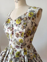 Cargar imagen en el visor de la galería, 1950s - Charming French Floral Cotton Bolero Dress - W28 (72cm)