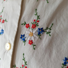 Cargar imagen en el visor de la galería, 1940s 1950s - Outstanding Beauty Embroidered Cotton Blouse - W31 (80cm)