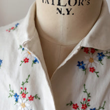 Cargar imagen en el visor de la galería, 1940s 1950s - Outstanding Beauty Embroidered Cotton Blouse - W31 (80cm)