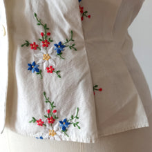 Cargar imagen en el visor de la galería, 1940s 1950s - Outstanding Beauty Embroidered Cotton Blouse - W31 (80cm)
