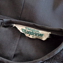 Laden Sie das Bild in den Galerie-Viewer, 1960s - MAGDELEINE, France - Superb Black Lace Blouse - Sz 44