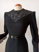 Cargar imagen en el visor de la galería, 1930s - Stunning Art Deco Rayon Silk Lace Dress - W31 (80cm)