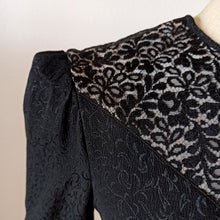 Cargar imagen en el visor de la galería, 1930s - Stunning Art Deco Rayon Silk Lace Dress - W31 (80cm)