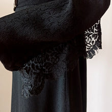 Cargar imagen en el visor de la galería, 1930s - Stunning Art Deco Rayon Silk Lace Dress - W31 (80cm)