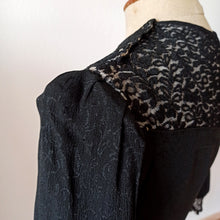 Cargar imagen en el visor de la galería, 1930s - Stunning Art Deco Rayon Silk Lace Dress - W31 (80cm)