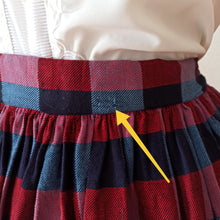 Cargar imagen en el visor de la galería, 1950s - Adorable Plaid Flannel Cotton Skirt - W27.5 (70cm)