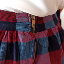 Cargar imagen en el visor de la galería, 1950s - Adorable Plaid Flannel Cotton Skirt - W27.5 (70cm)