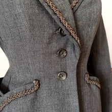 Cargar imagen en el visor de la galería, 1940s - Exquisite Grey Cotton Wool Jacket - W27.5 (70cm)