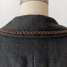 Cargar imagen en el visor de la galería, 1940s - Exquisite Grey Cotton Wool Jacket - W27.5 (70cm)