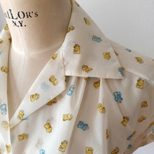 Charger l'image dans la galerie, 1950s - Salt & Pepper Novelty Print Nylon Blouse - Sz 42