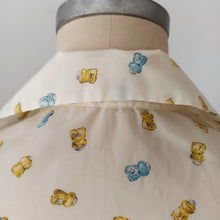 Charger l'image dans la galerie, 1950s - Salt & Pepper Novelty Print Nylon Blouse - Sz 42