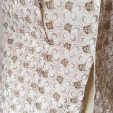 Laden Sie das Bild in den Galerie-Viewer, 1960s - Groovy Embroidered Cotton Blouse - Sz 38