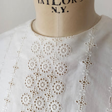Charger l'image dans la galerie, 1950s 1960s - Delicious German White Cotton Satin Blouse - Sz 44