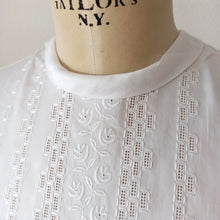 Charger l'image dans la galerie, 1960s - Adorable White Cotton Blouse
