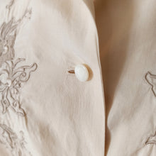 Cargar imagen en el visor de la galería, 1940s - Exquisite Embroidery Silk Blouse - Sz 46