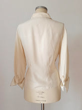 Cargar imagen en el visor de la galería, 1940s - Exquisite Embroidery Silk Blouse - Sz 46