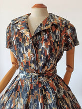 Charger l'image dans la galerie, 1950s - Stunning French Abstract Rayon Satin Dress - W30 (76cm)