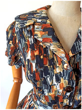 Charger l'image dans la galerie, 1950s - Stunning French Abstract Rayon Satin Dress - W30 (76cm)