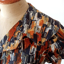 Charger l'image dans la galerie, 1950s - Stunning French Abstract Rayon Satin Dress - W30 (76cm)