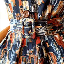 Charger l'image dans la galerie, 1950s - Stunning French Abstract Rayon Satin Dress - W30 (76cm)