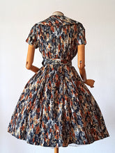 Charger l'image dans la galerie, 1950s - Stunning French Abstract Rayon Satin Dress - W30 (76cm)