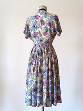 Cargar imagen en el visor de la galería, 1940s - Splendorous Floral Cold Rayon Dress - W30 (76cm)