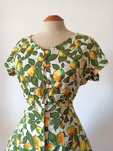 Charger l'image dans la galerie, 1950s - Spectacular Parisien Lemons Print Bolero Dress - W27.5 (70cm)