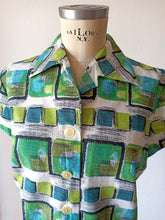 Charger l'image dans la galerie, 1950s - Fabulous Abstract Green Soft Barkcloth Blouse - Sz 46