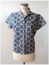 Charger l'image dans la galerie, 1950s - MARYFORD - Gorgeous Printed Cotton Blouse - Sz 44