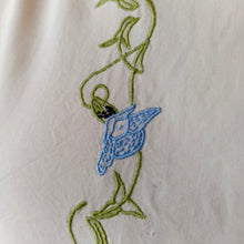 Cargar imagen en el visor de la galería, 1940s - Exquisite Parisian Embroidered Silk Blouse - Sz M