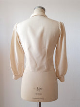 Cargar imagen en el visor de la galería, 1940s - Exquisite Parisian Embroidered Silk Blouse - Sz M