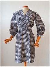 Charger l'image dans la galerie, 1940s - Gorgeous Lantern Sleeves Rayon Dress - W28.5 (72cm)
