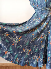 Cargar imagen en el visor de la galería, 1940s - Ultragorgeous Pigeon Blue Floral Rayon Dress - W28.5 (72cm)