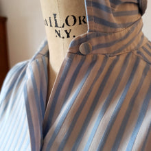 Charger l'image dans la galerie, 1950s - Gorgeous Blue Stripes Blouse - Sz 40