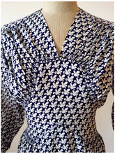 Charger l'image dans la galerie, 1940s - Gorgeous Lantern Sleeves Rayon Dress - W28.5 (72cm)