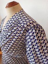 Charger l'image dans la galerie, 1940s - Gorgeous Lantern Sleeves Rayon Dress - W28.5 (72cm)